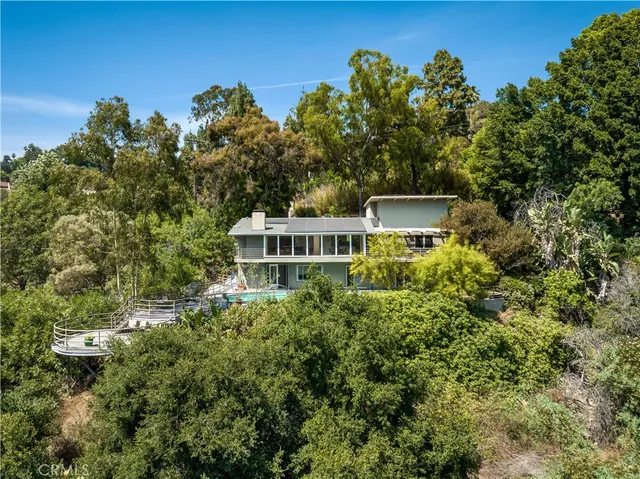 a view of a house with a backyard