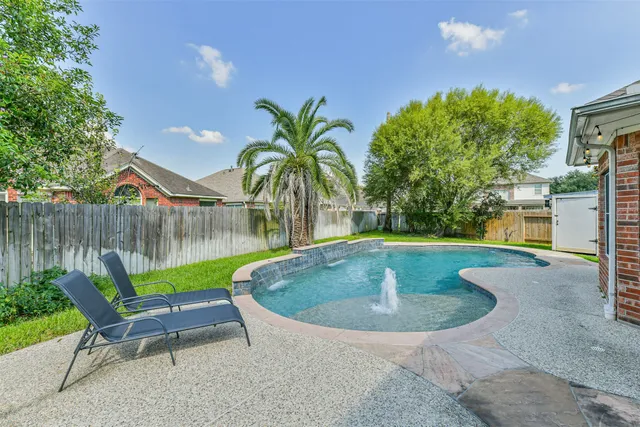 $445,000 | 2502 Sun Glen Drive, Pearland, TX 77584
