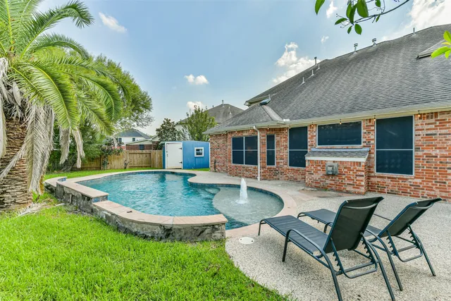 $445,000 | 2502 Sun Glen Drive, Pearland, TX 77584