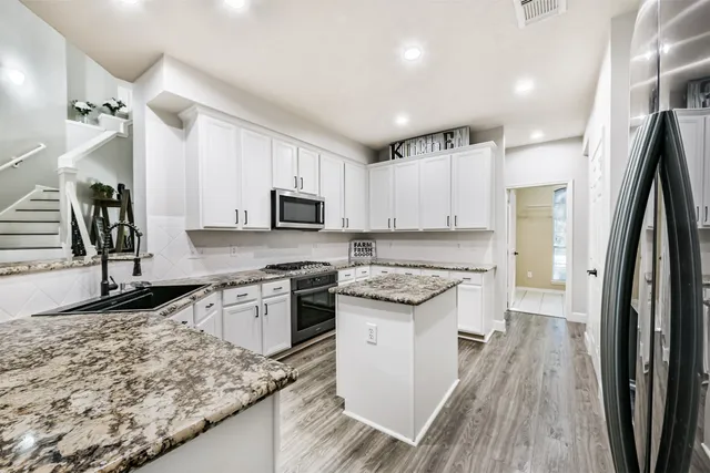 $445,000 | 2502 Sun Glen Drive, Pearland, TX 77584