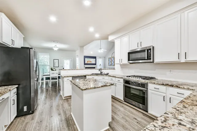 $445,000 | 2502 Sun Glen Drive, Pearland, TX 77584