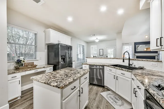 $445,000 | 2502 Sun Glen Drive, Pearland, TX 77584