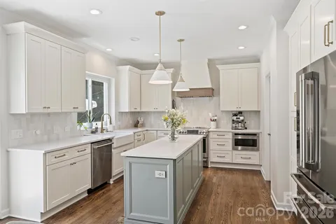 $1,190,000 | 5319 Piper Glen Drive, Charlotte, NC 28277