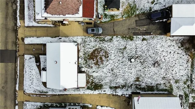 a view of a water fountain in front of a house