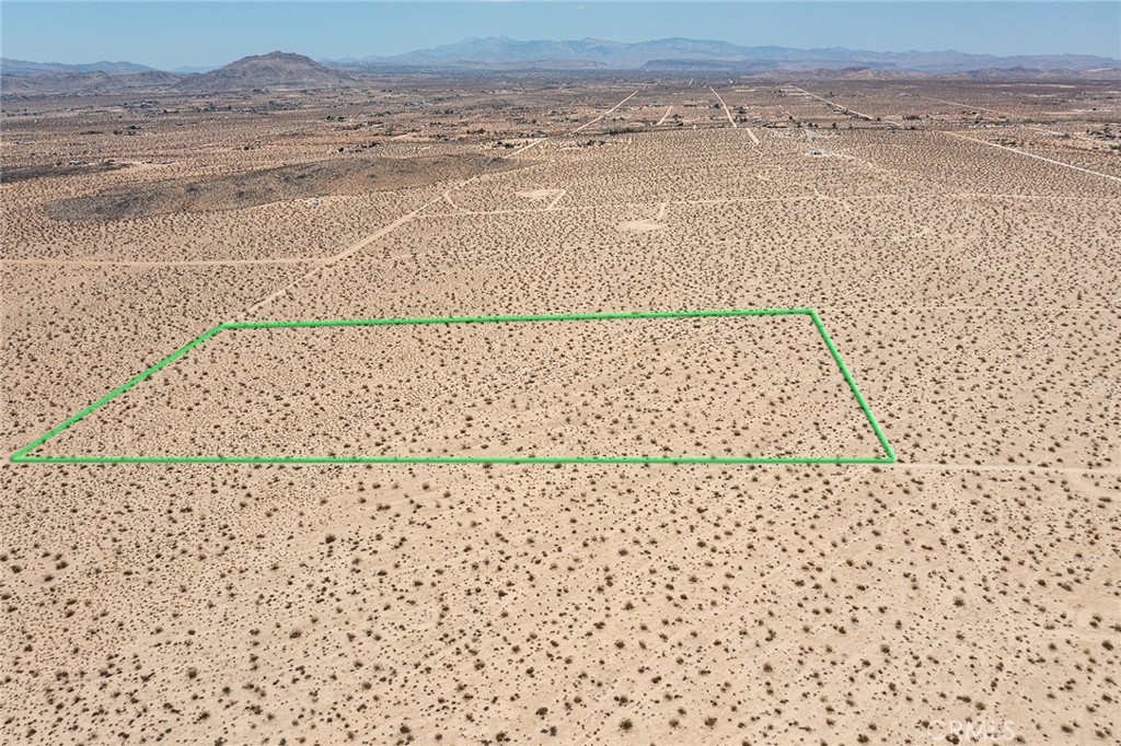 1234 Sunever Road Joshua Tree, CA 92252 - Photo 11 of 17 a view of wooden floor