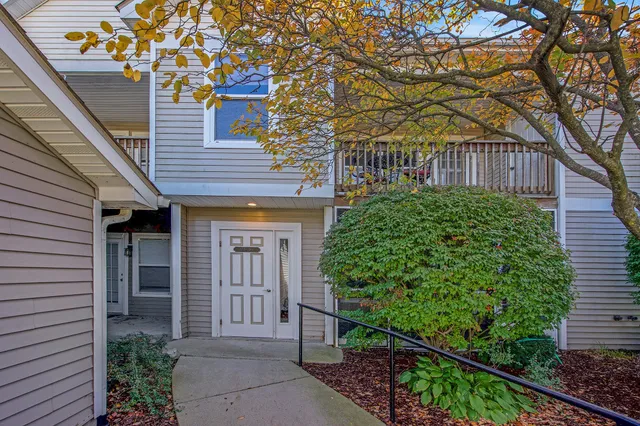 $263,500 | 1579 Oakfield Drive, Ann Arbor, MI 48108
