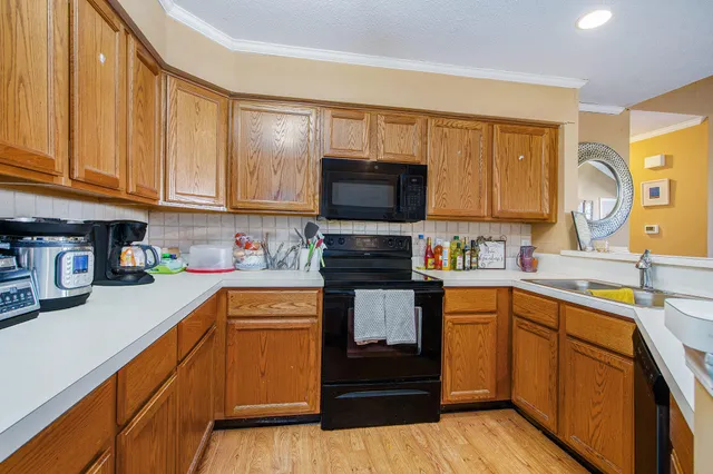 $263,500 | 1579 Oakfield Drive, Ann Arbor, MI 48108