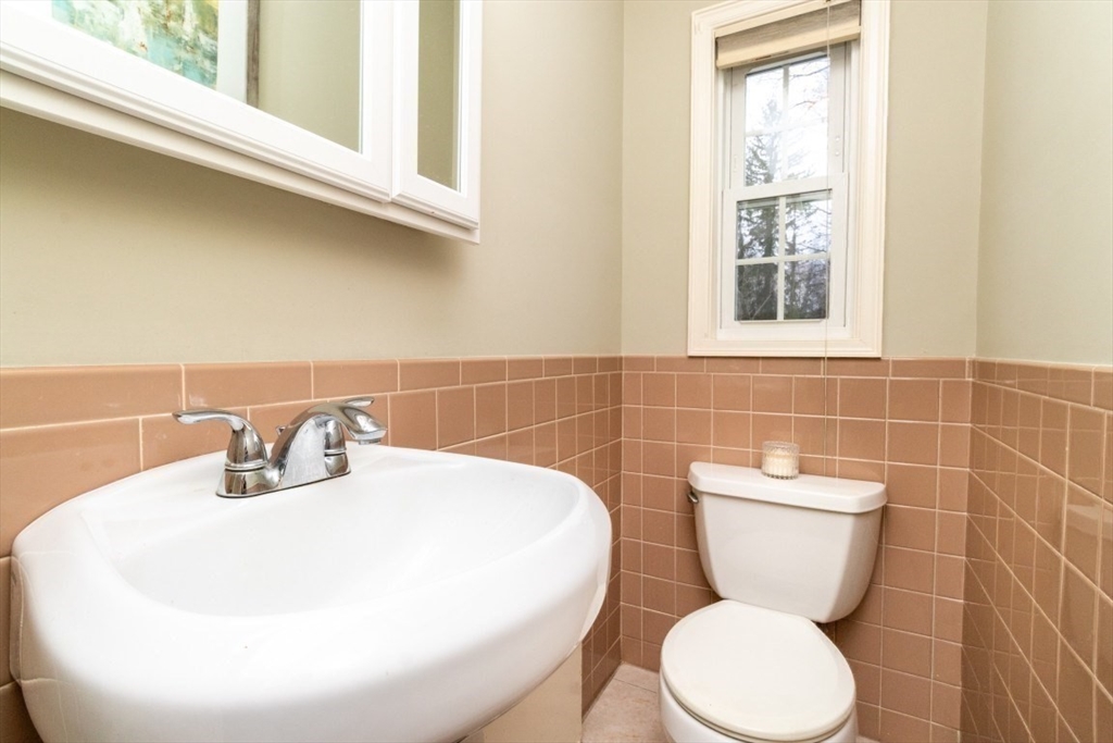 484 Brook Road Milton, MA 02186 - Photo 16 of 38