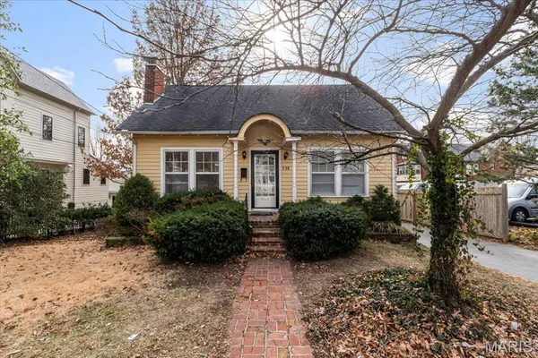 $359,900 | 938 Hawbrook Road, Glendale, MO 63122