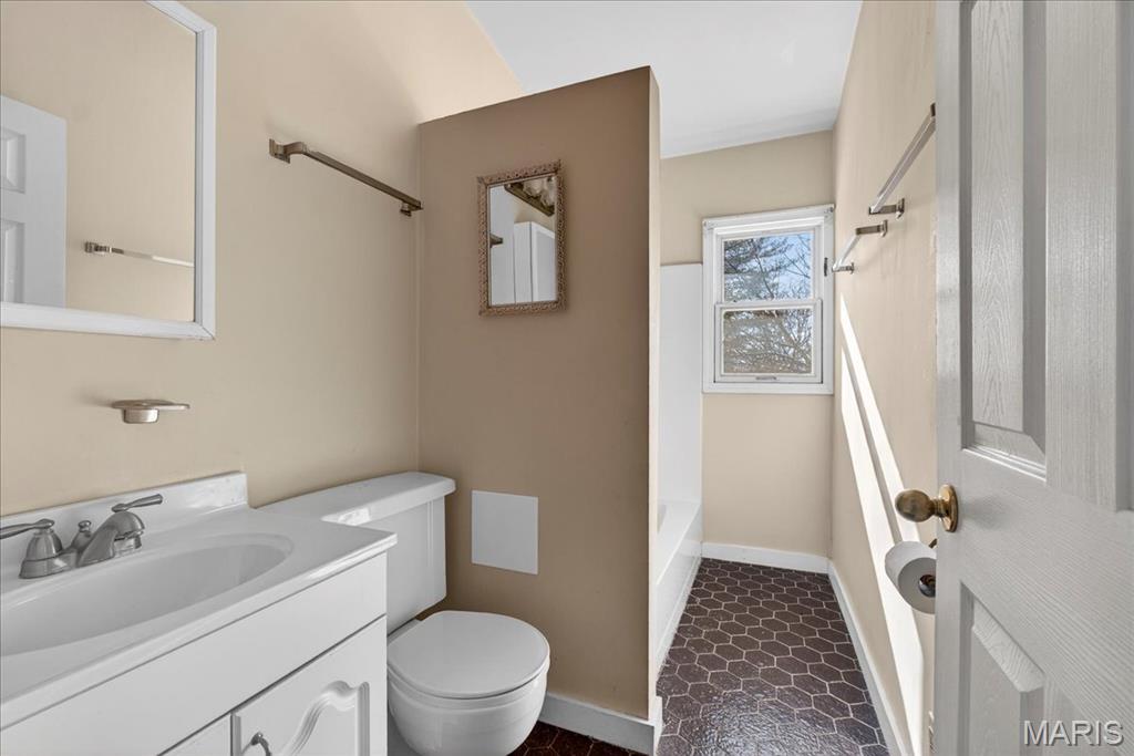 938 Hawbrook Road Glendale, MO 63122 - Photo 15 of 17