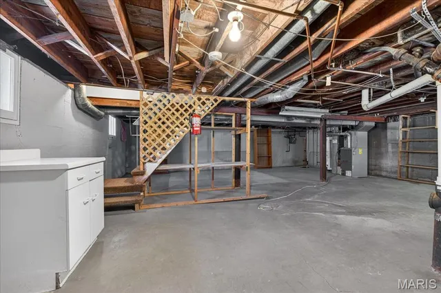 $375,000 | 938 Hawbrook Road, Glendale, MO 63122