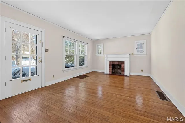 $375,000 | 938 Hawbrook Road, Glendale, MO 63122