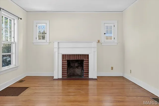 $375,000 | 938 Hawbrook Road, Glendale, MO 63122