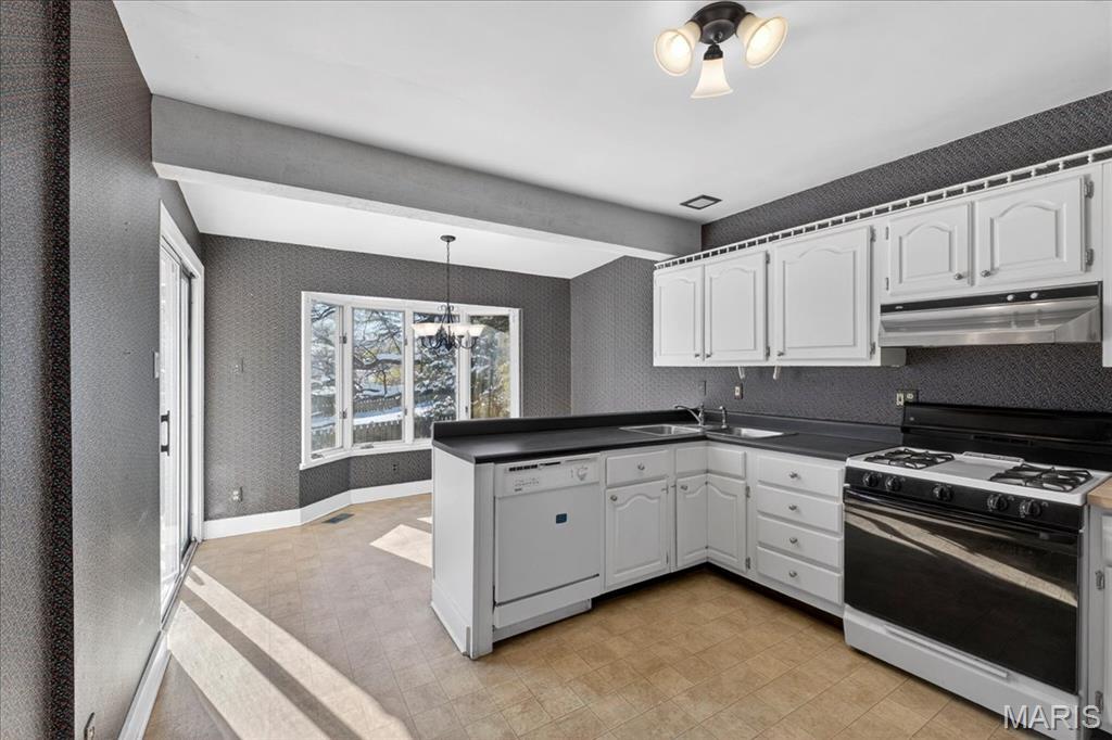 938 Hawbrook Road Glendale, MO 63122 - Photo 9 of 17