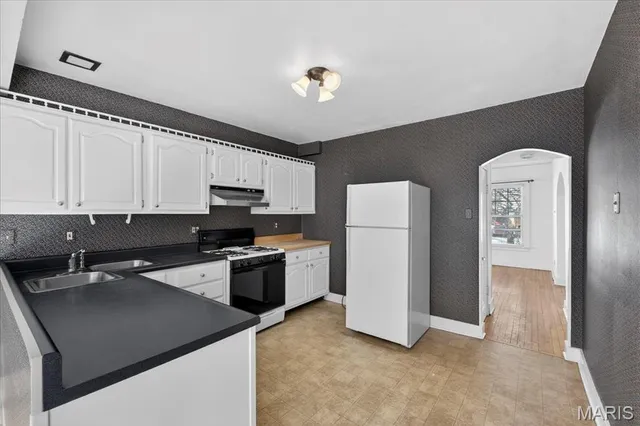 $375,000 | 938 Hawbrook Road, Glendale, MO 63122