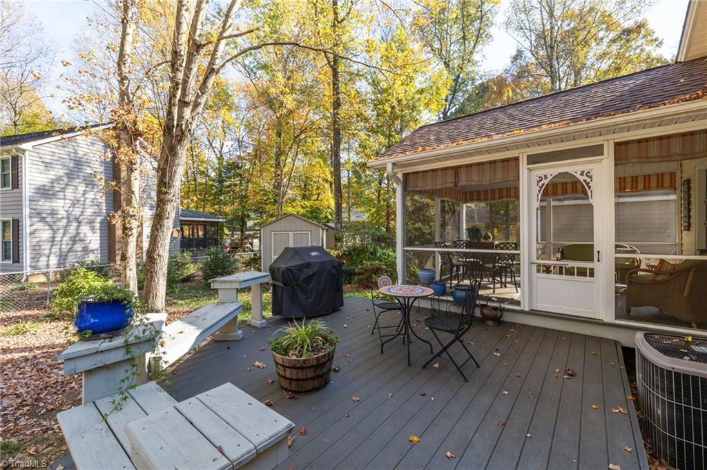 5106 Nantucket Road Greensboro, NC 27455 - Photo 23 of 27 Love the extra sitting benches