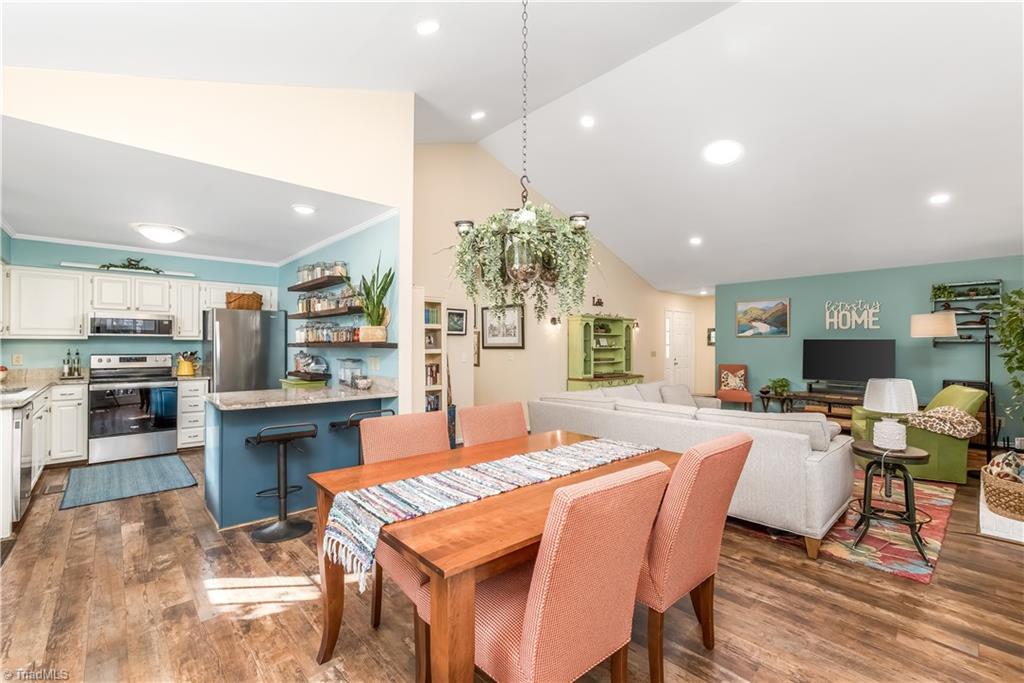 5106 Nantucket Road Greensboro, NC 27455 - Photo 8 of 27 Love how open the rooms are!