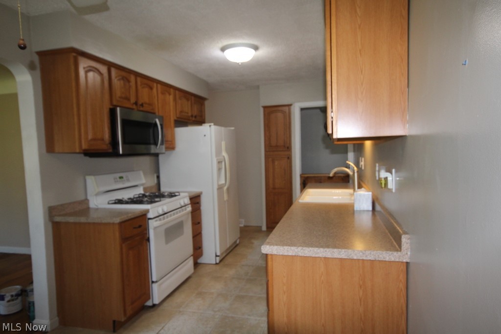 10610 Windham Road Parma, OH 44130 - Photo 7 of 25