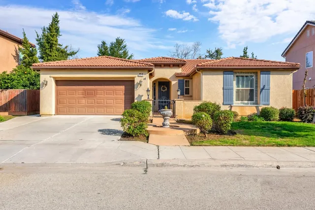 $469,999 | 3316 North Leanna Avenue, Fresno, CA 93737