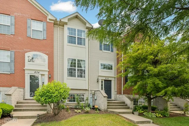 $410,000 | 836 Lewisburg Lane, Aurora, IL 60504
