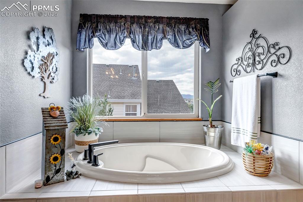 7120 Highcroft Drive Colorado Springs, CO 80922 - Photo 30 of 50 a bath tub sitting next to a window