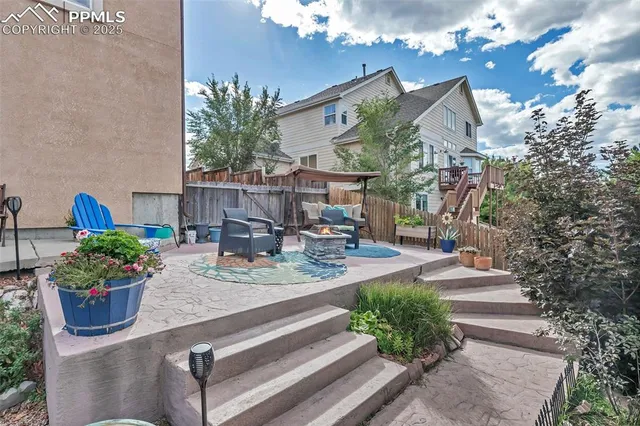 a view of a house with backyard and sitting area