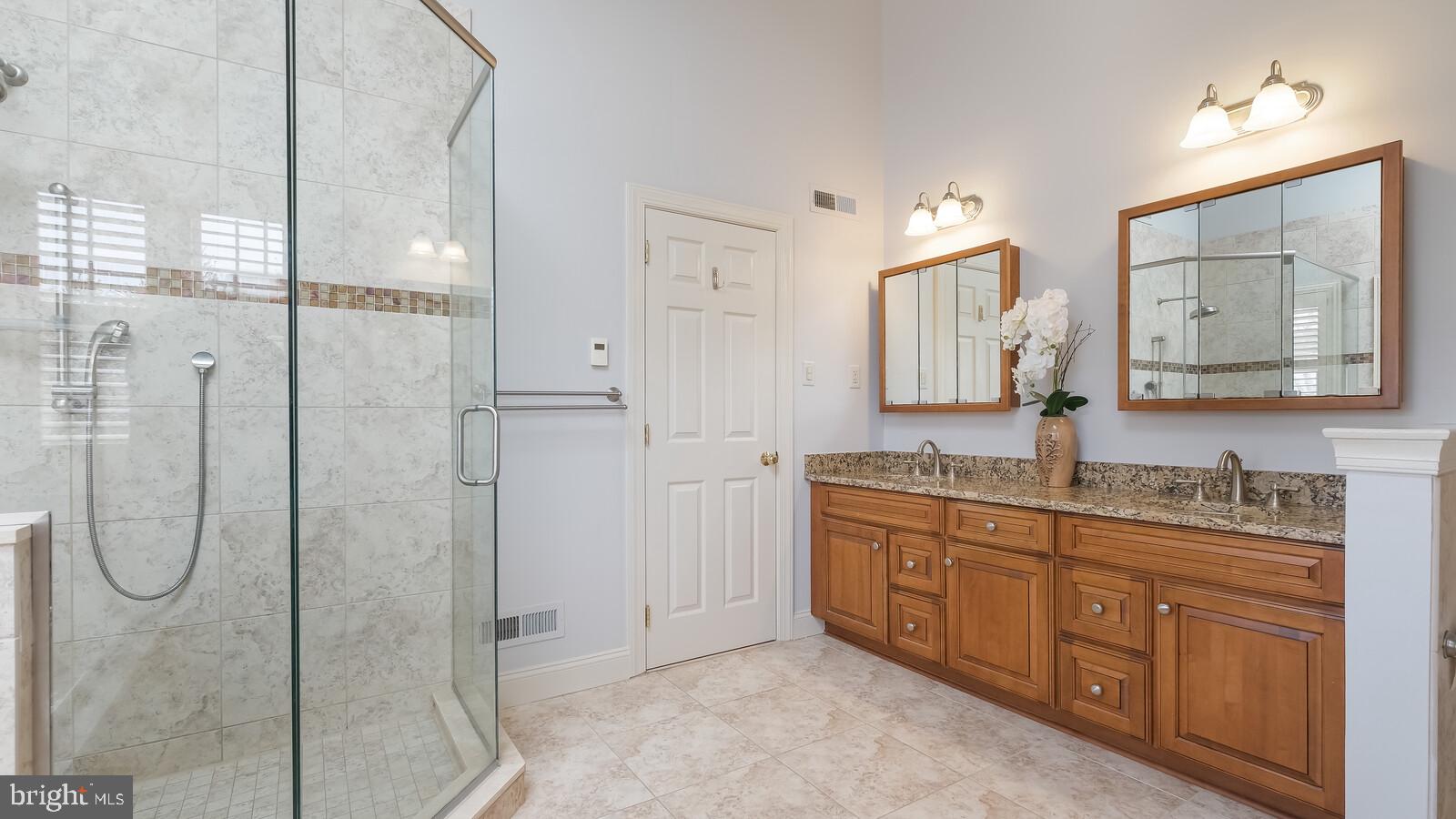 2522 Lockleigh Road Jamison, PA 18929 - Photo 28 of 58 Primary Suite Bath