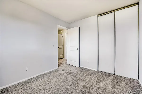 a view of empty room with window