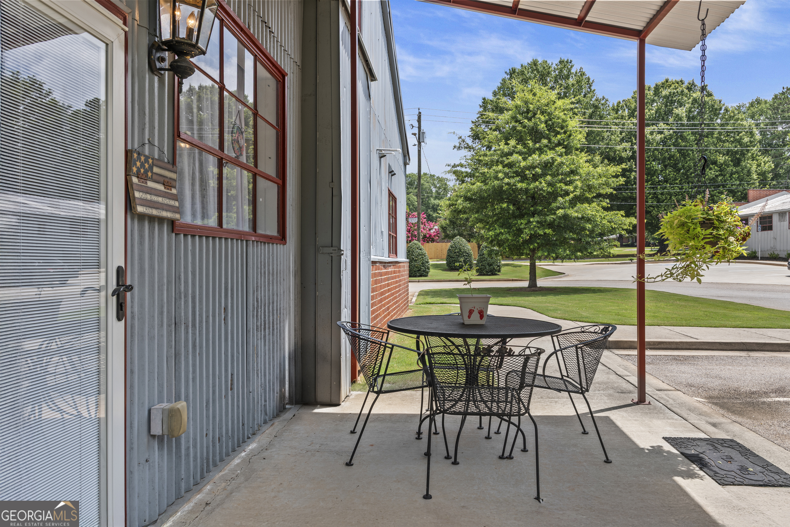 370 Park Street, Unit 8 Madison, GA 30650 - Photo 4 of 22 a patio with table and chairs and potted plants