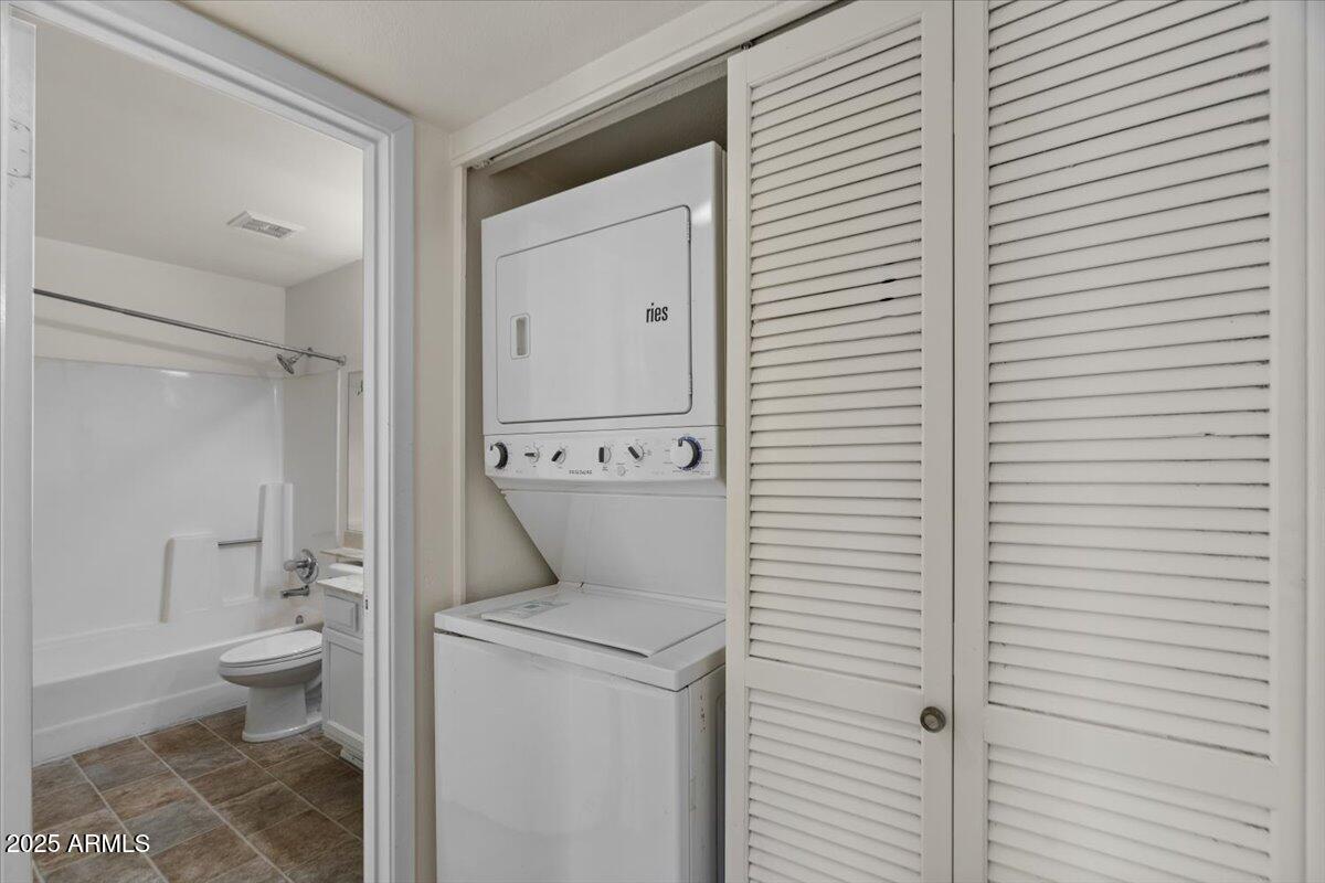 540 North May, Unit 2148 Mesa, AZ 85201 - Photo 12 of 19 16-Laundry and bath