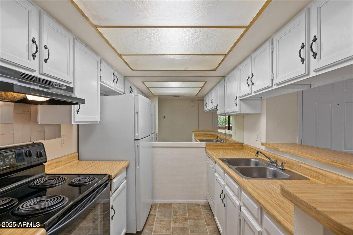 540 North May, Unit 2148 Mesa, AZ 85201 - Photo 9 of 19 13-Kitchen