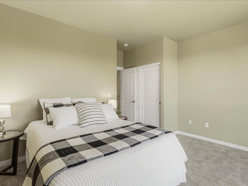 1378 Highland View Loop Redmond, OR 97756 - Photo 47 of 98 a bedroom with a bed and a mirror