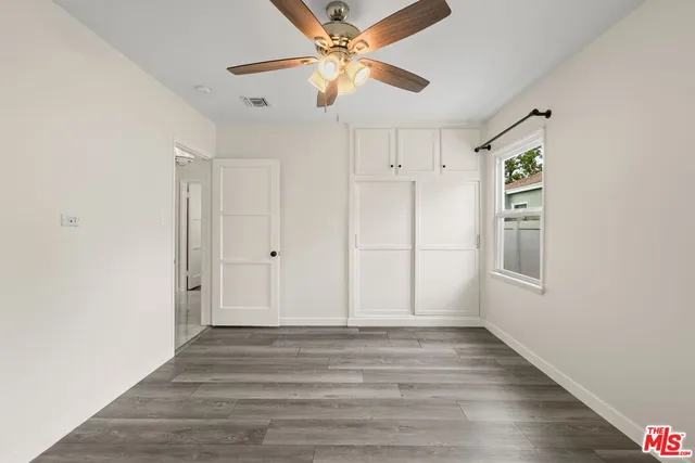 a view of utility room