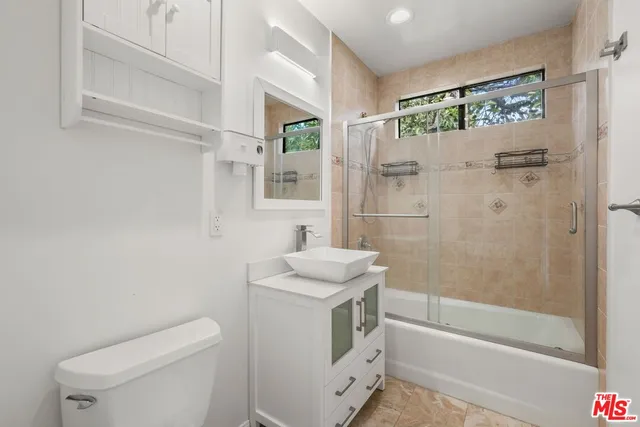 a view of a pathway with a yard