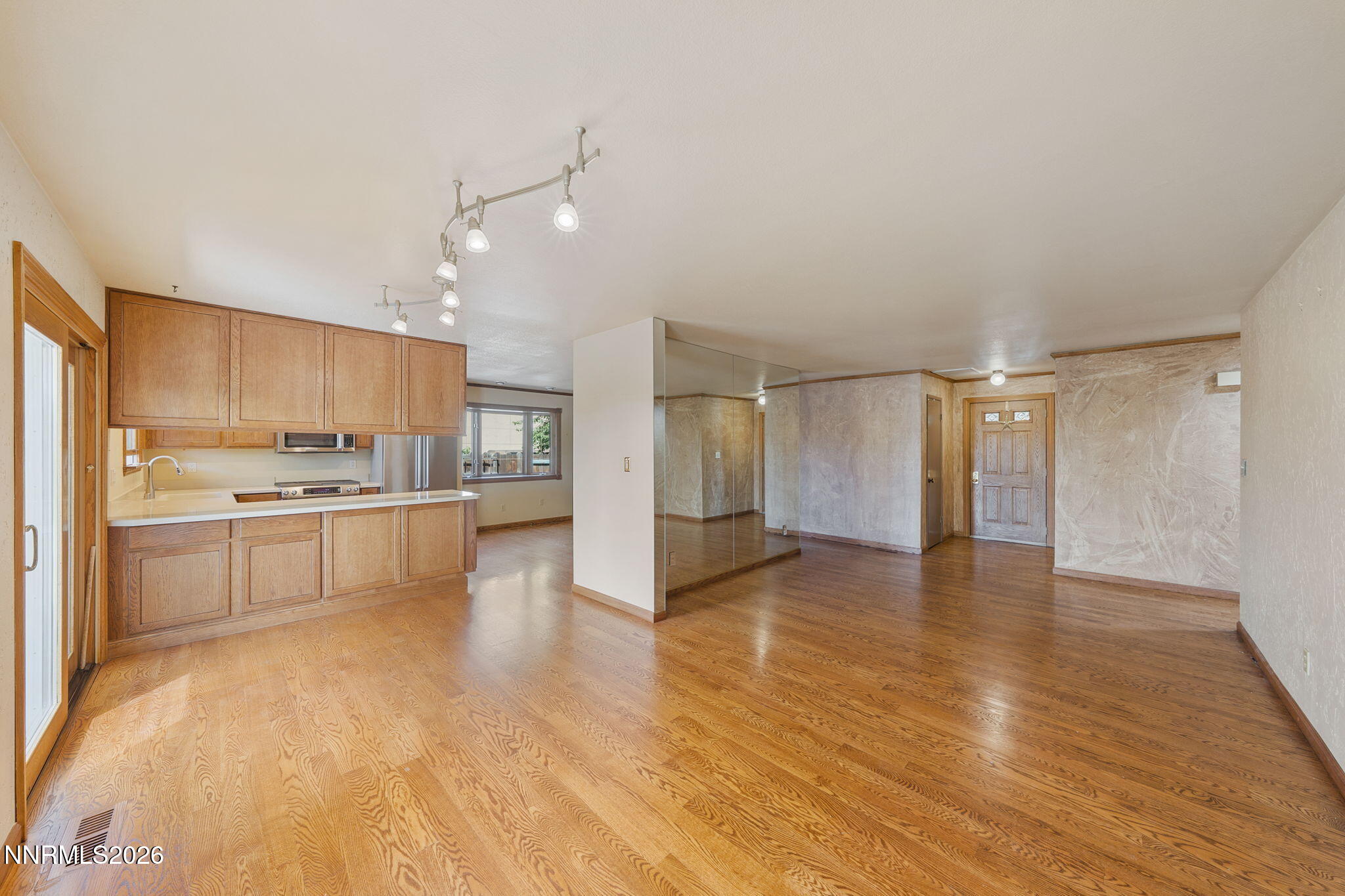 2230 King Edward Drive Reno, NV 89503 - Photo 6 of 51 8-web-or-mls-A7V05004