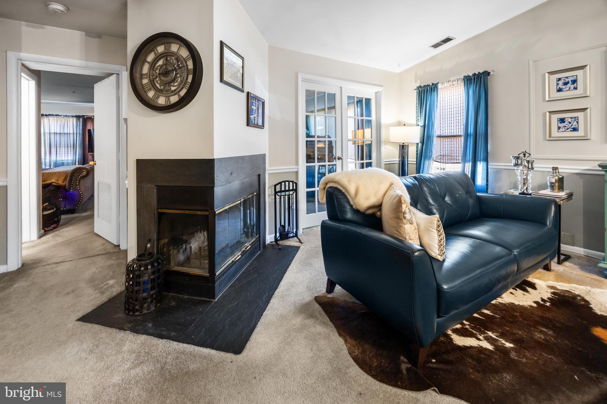 10 Sandstone Court Annapolis, MD 21403 - Photo 5 of 17 a living room with furniture a clock and a fireplace