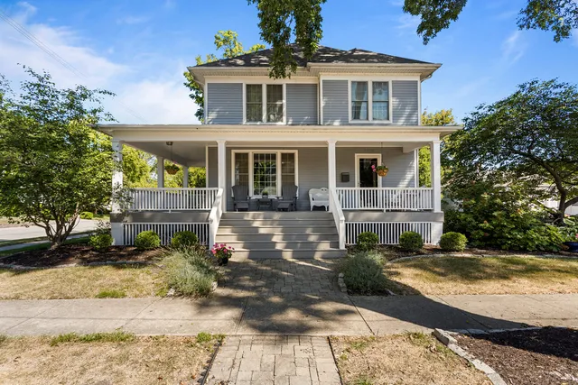 $299,425 | 402 East Main Street, Monticello, IL 61856