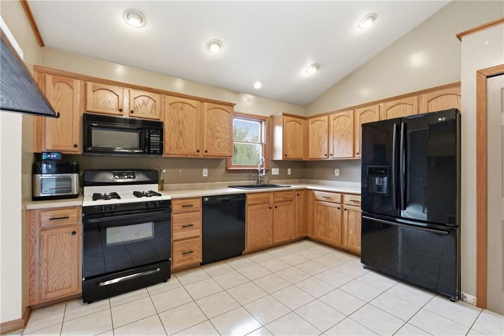 72 4th Street Irwin, PA 15642 - Photo 6 of 34