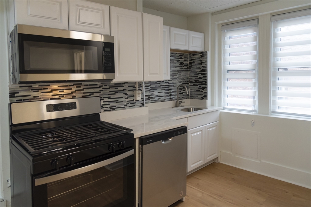 144 Salem Street, Unit 4 Boston, MA 02113 - Photo 1 of 9