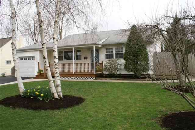 54 Southgate Road Colonie, NY 12211 - Photo 1 of 12 Photo 1
