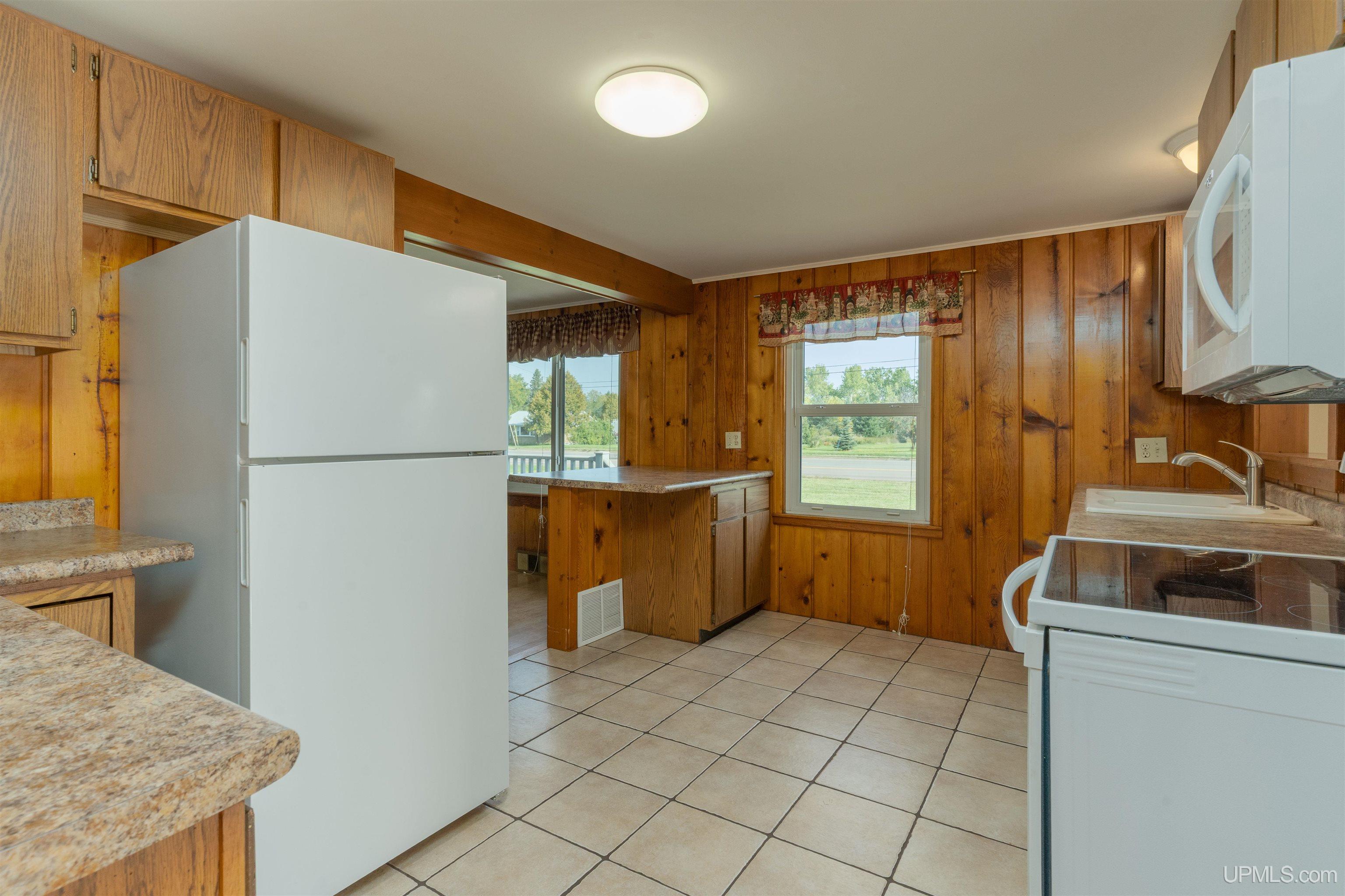 4105 Highway 2 Iron River, MI 49935 - Photo 5 of 36