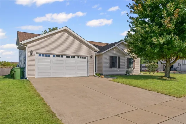 $285,000 | 106 Juniper Drive, Mahomet, IL 61853
