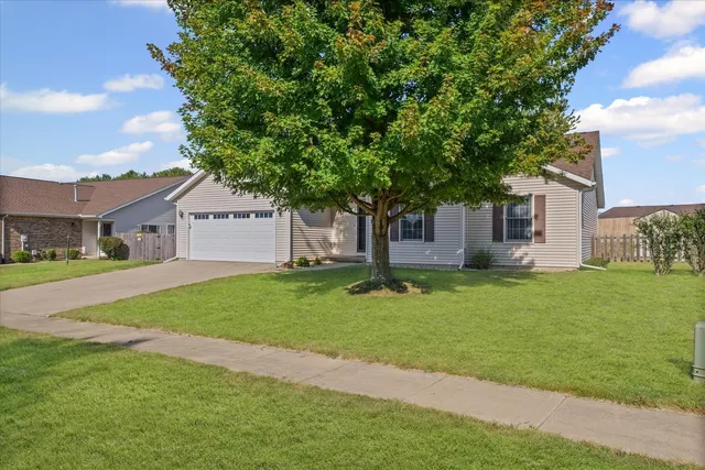 $285,000 | 106 Juniper Drive, Mahomet, IL 61853