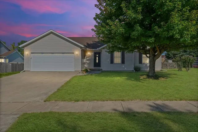 $285,000 | 106 Juniper Drive, Mahomet, IL 61853