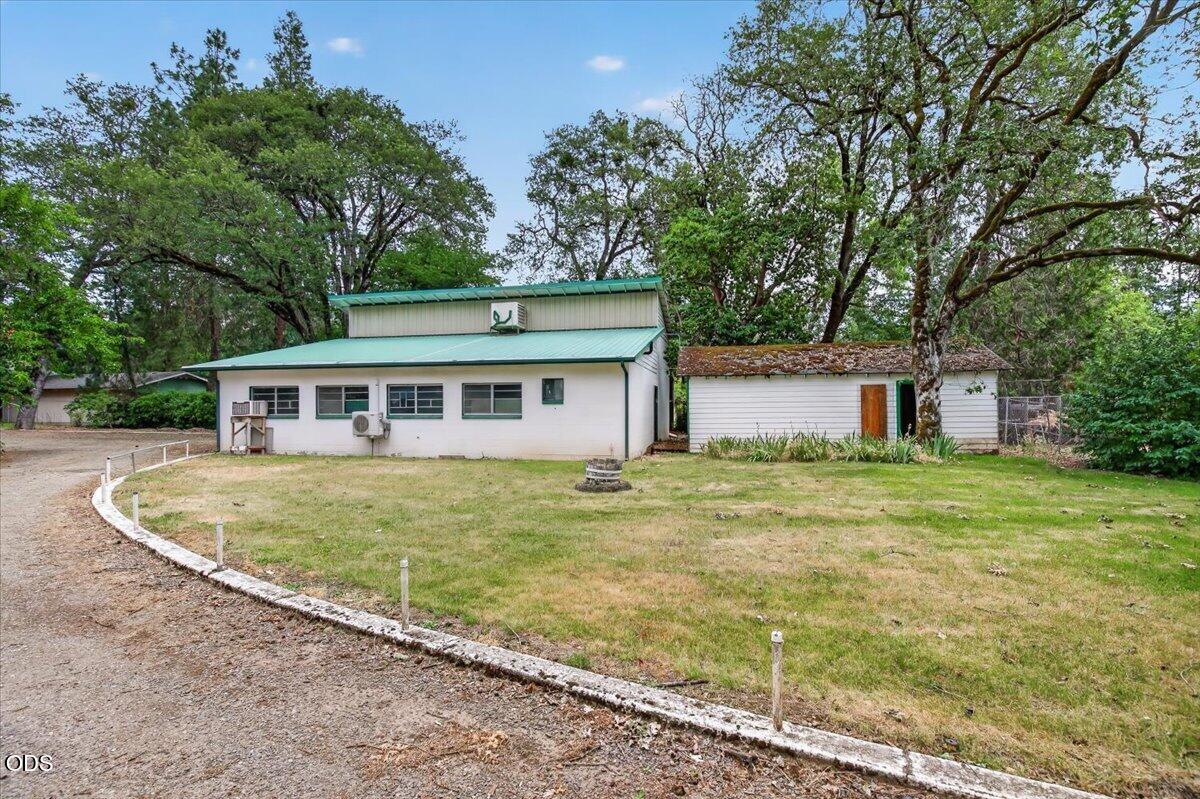 2204 Lampman Road Gold Hill, OR 97525 - Photo 38 of 54
