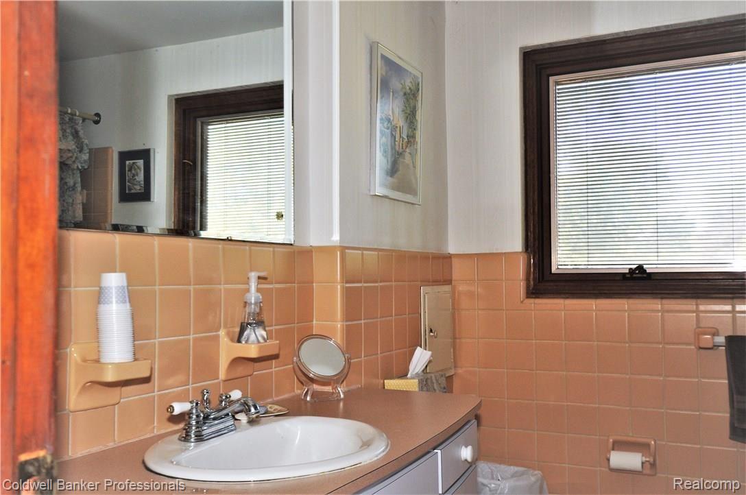 977 Trombley Road Grosse Pointe, MI 48230 - Photo 15 of 41 DSC_9808.JPG