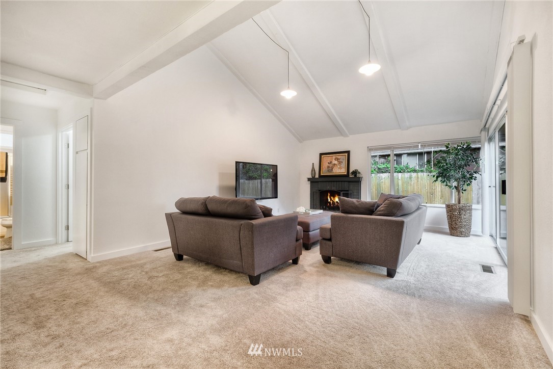 13525 Southeast 162nd Street Renton, WA 98058 - Photo 3 of 20