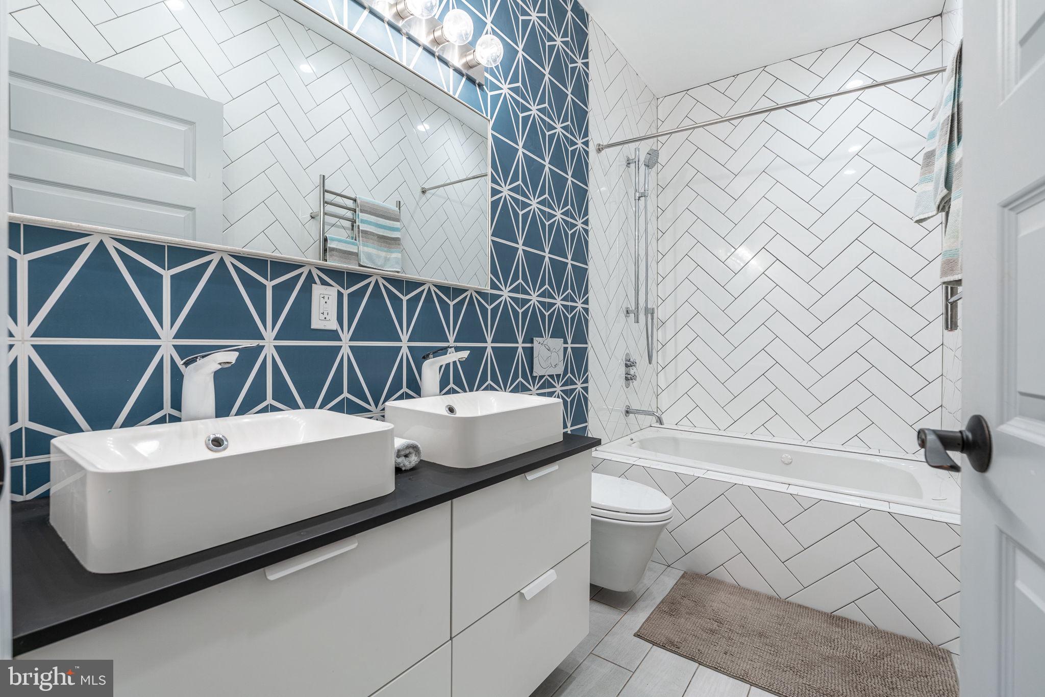 239 South 46th Street Philadelphia, PA 19139 - Photo 20 of 34 a bathroom with a sink a toilet and shower