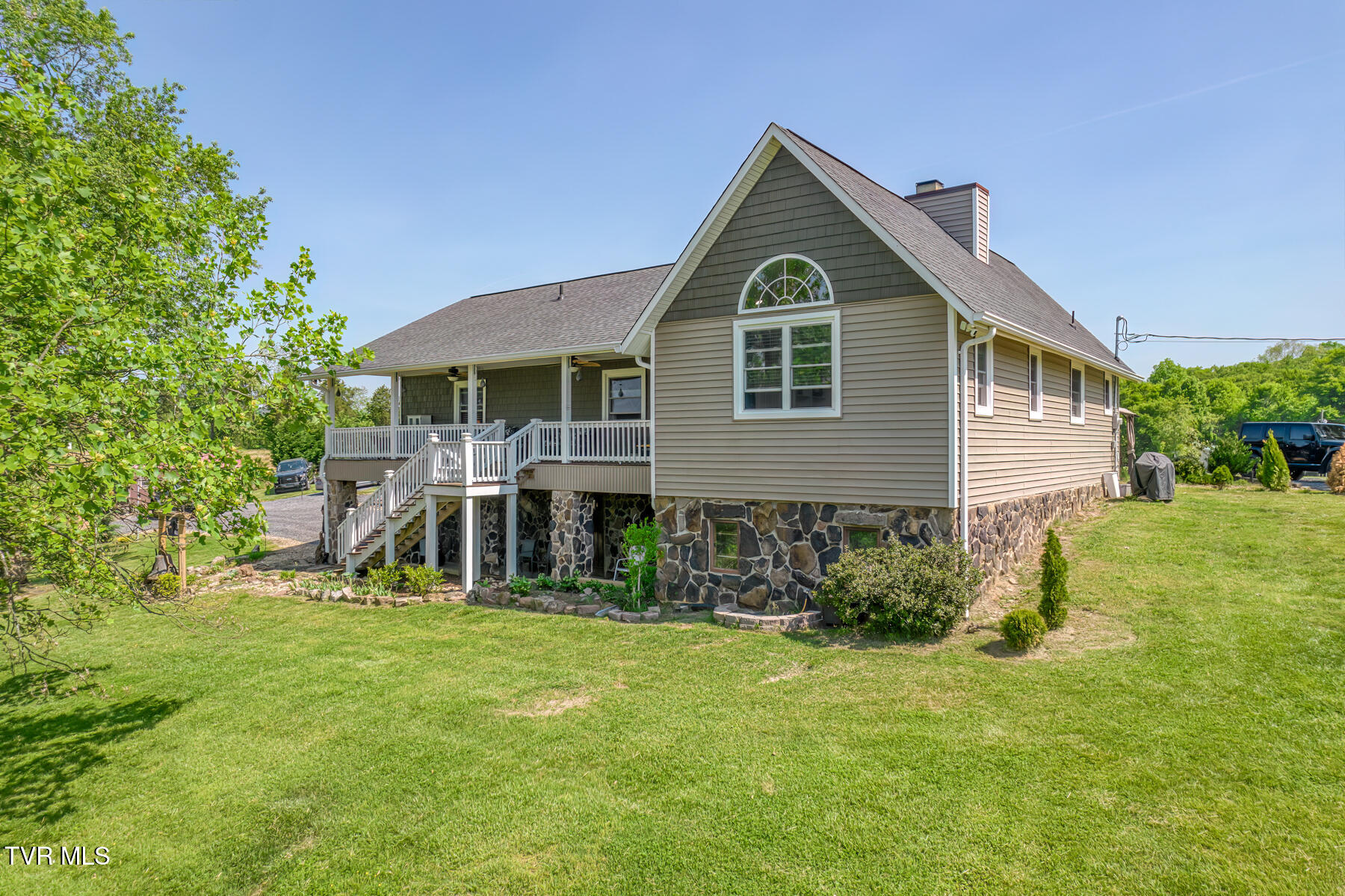 190 Lyons Road Church Hill, TN 37642 - Photo 1 of 105 190 Lyons Rd-1