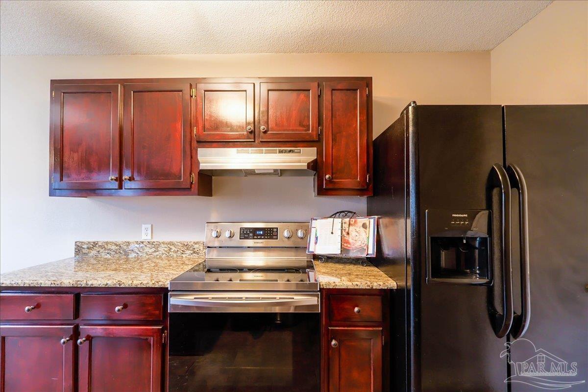 3256 Two Sisters Way Pensacola, FL 32505 - Photo 16 of 40 a kitchen with stainless steel appliances granite countertop a refrigerator a stove and a sink